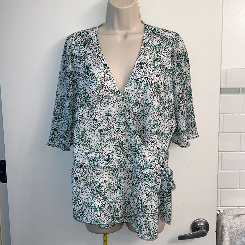 Large lined waist tie floral top Banana Republic short sleeve